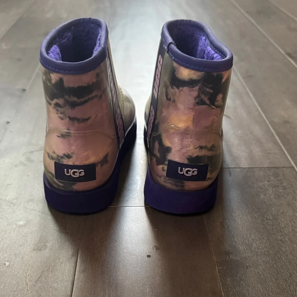 UGG Classic Clear Mini Tie-Dye Waterproof Rain Boots Purple Multi Women’s Size 6